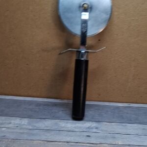 Retired Pamper Chef Pizza Cutter
